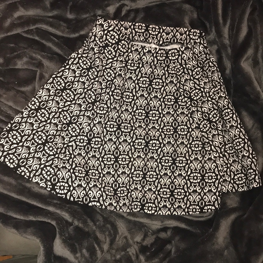 Aeropostale Printed Black and White Skirt
